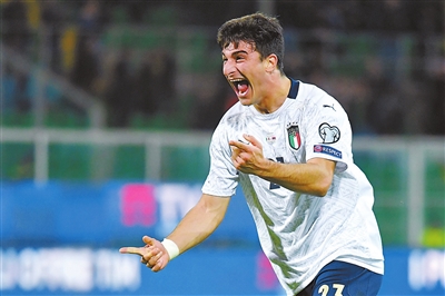 他看到空当 他看到空当